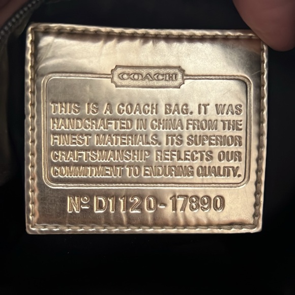 Coach Poppy large pop op zip close w/tag GUC - Picture 10 of 12